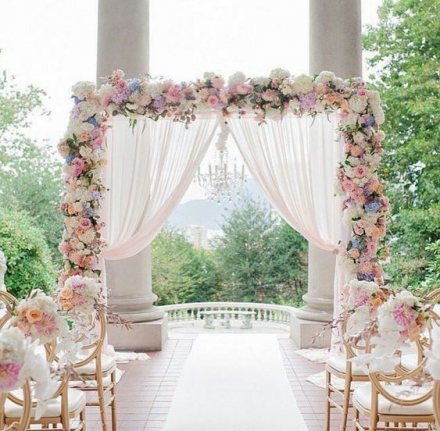 5 Stunning Wedding Entrance Decorations for Special Day